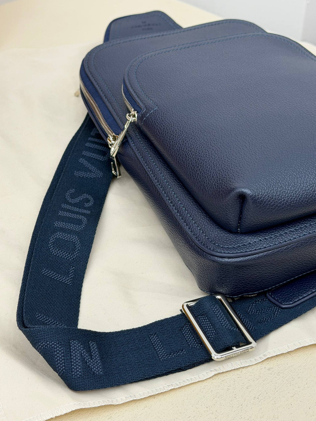 Louis Vuitton Avenue Sling Bag