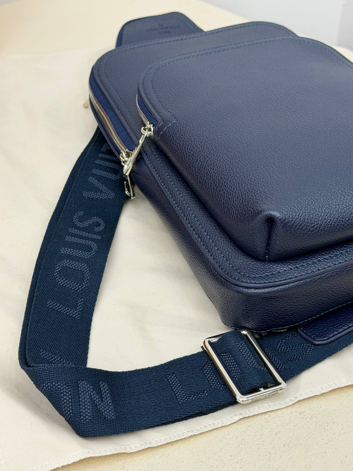 Louis Vuitton Avenue Sling Bag