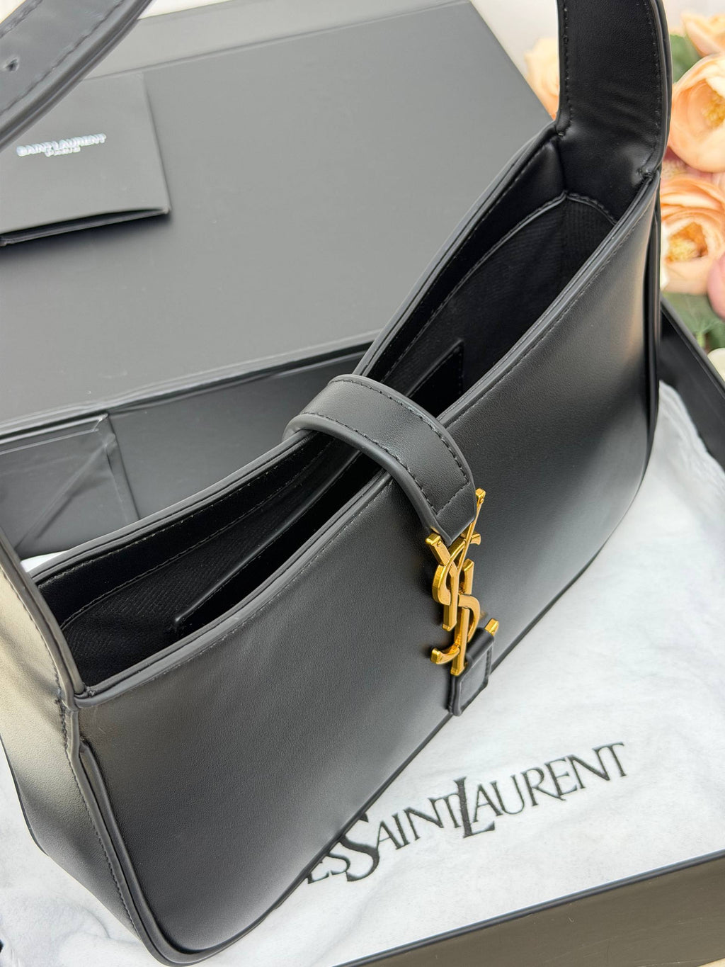 Saint Laurent YSL Le 5 à 7 Shoulder Bag Black