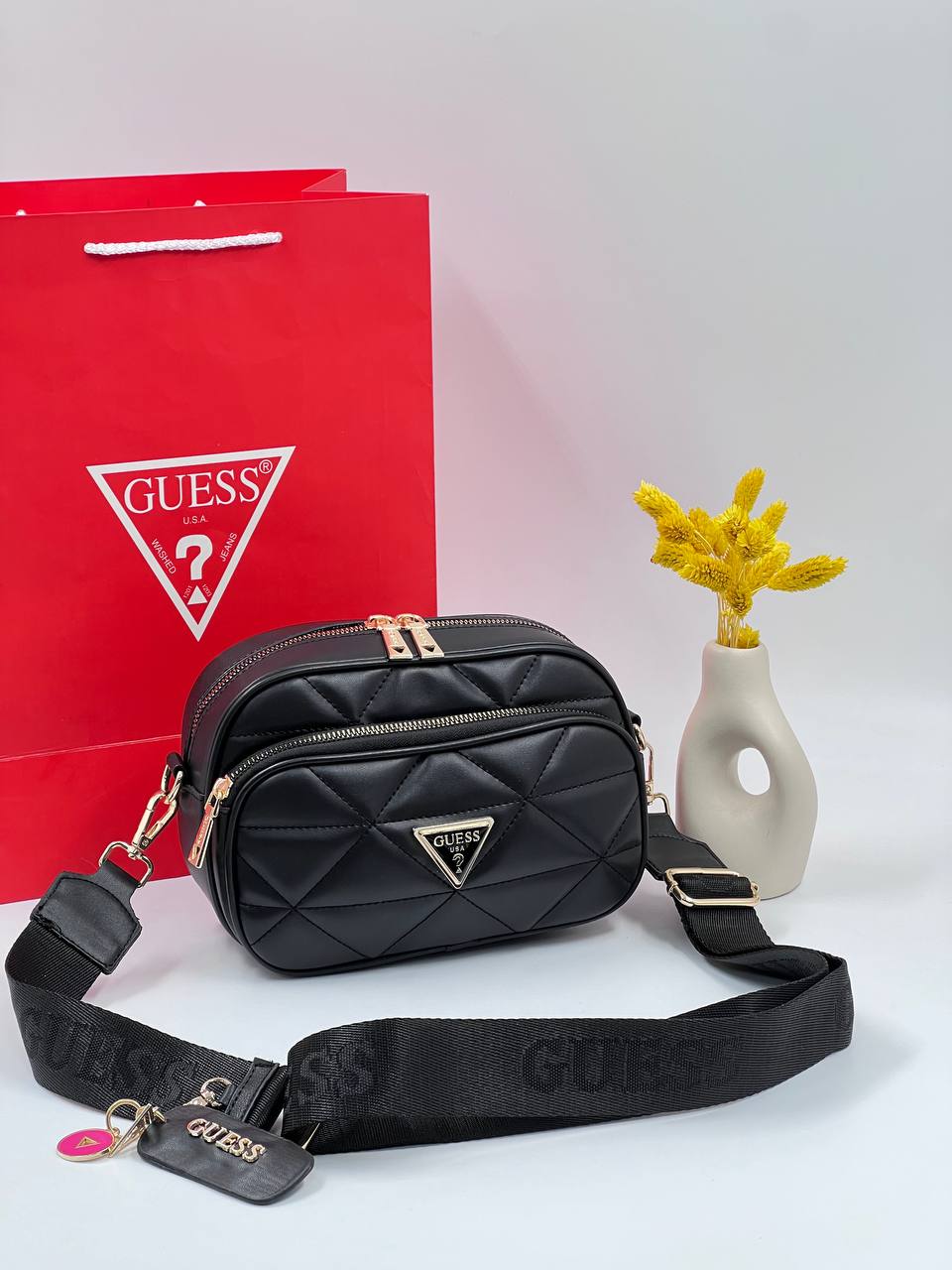 Guess Μαύρη