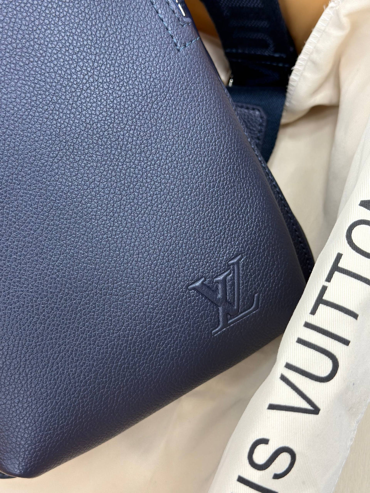 Louis Vuitton Avenue Sling Bag