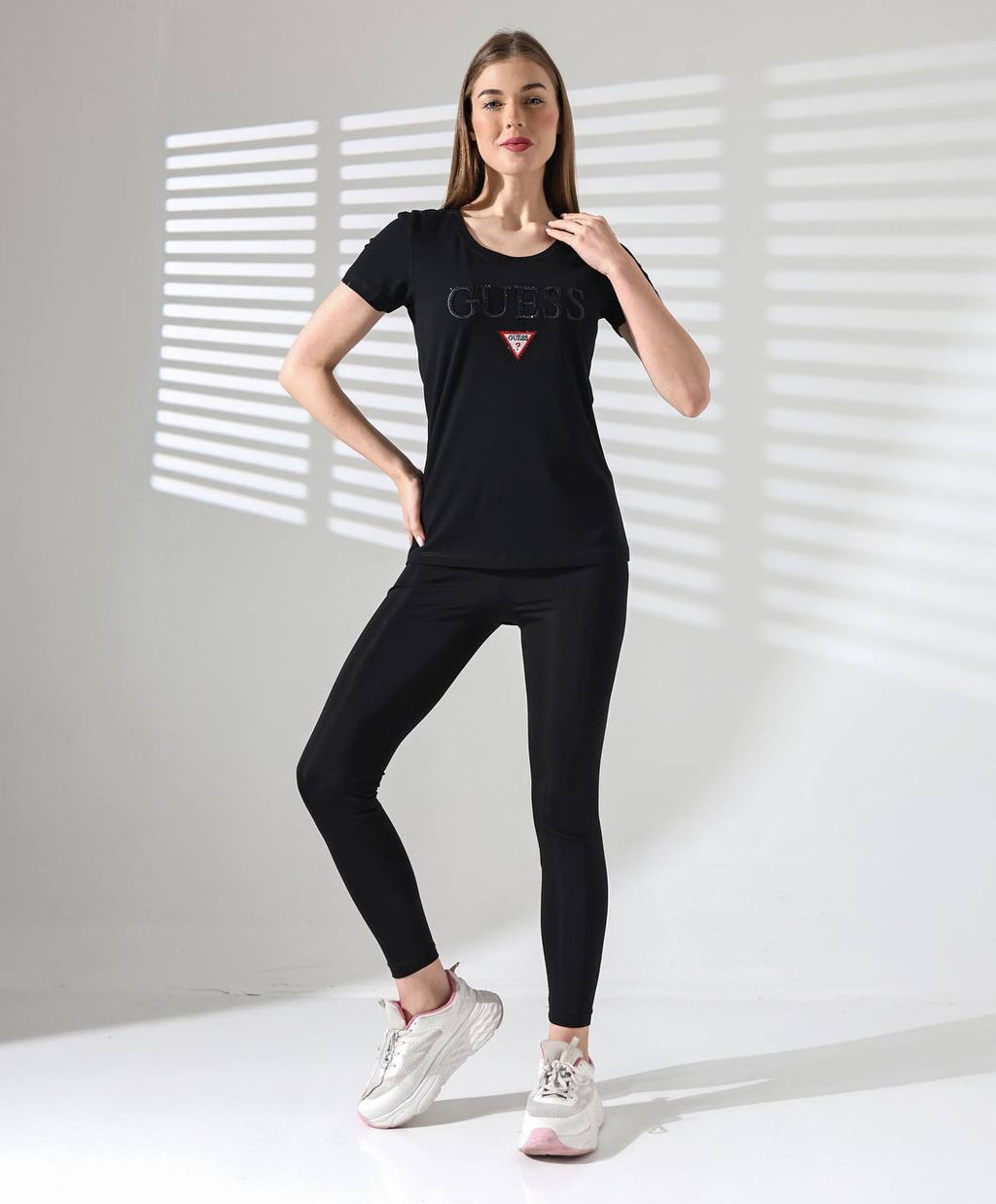 Guess Μπλουζάκι Μαύρο